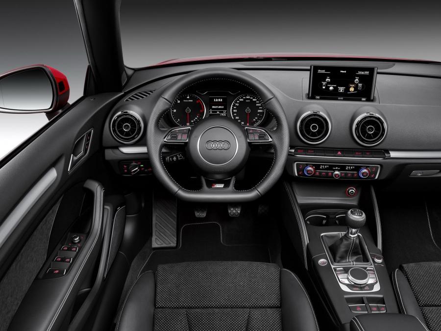 Торпедо Audi A3 Cabriolet 2.0 TDI S-Line (8V) 2013 года  (WW) (фото 3 из 24)